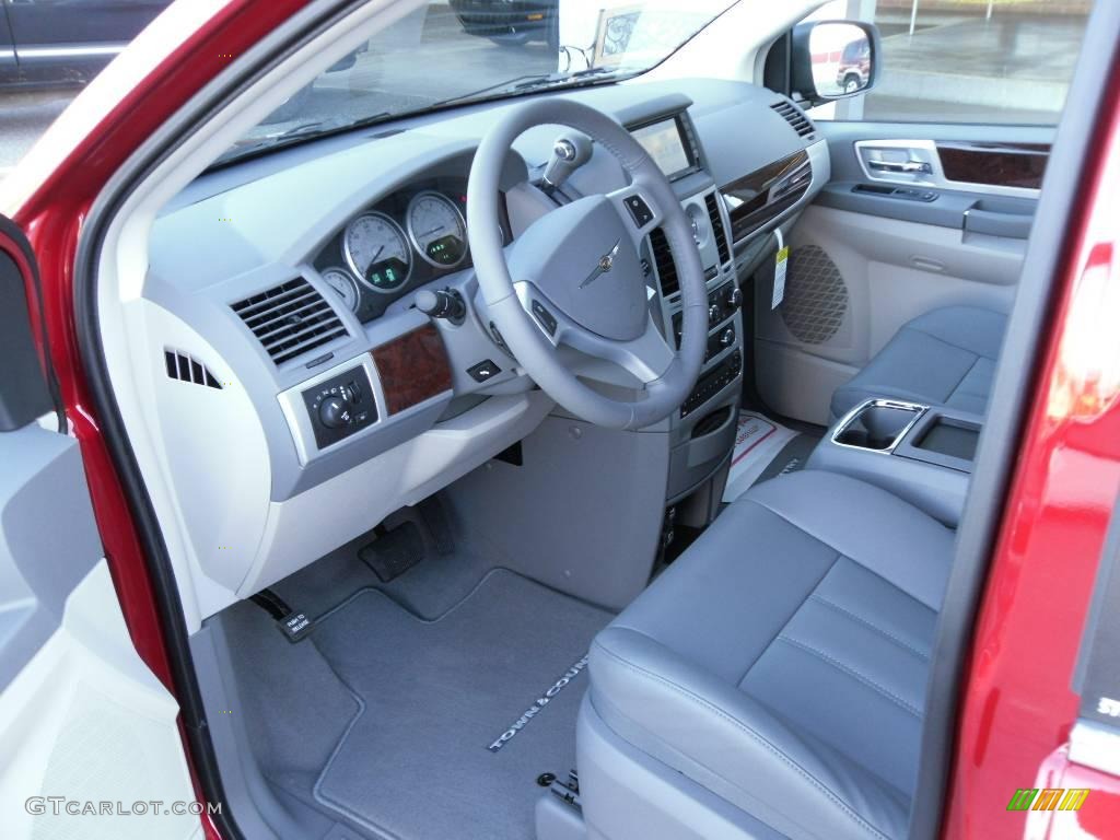2010 Town & Country Touring - Inferno Red Crystal Pearl / Medium Slate Gray/Light Shale photo #28