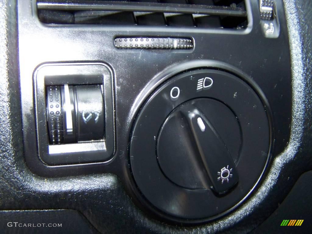 2005 Jetta GLS Sedan - Platinum Grey Metallic / Black photo #17