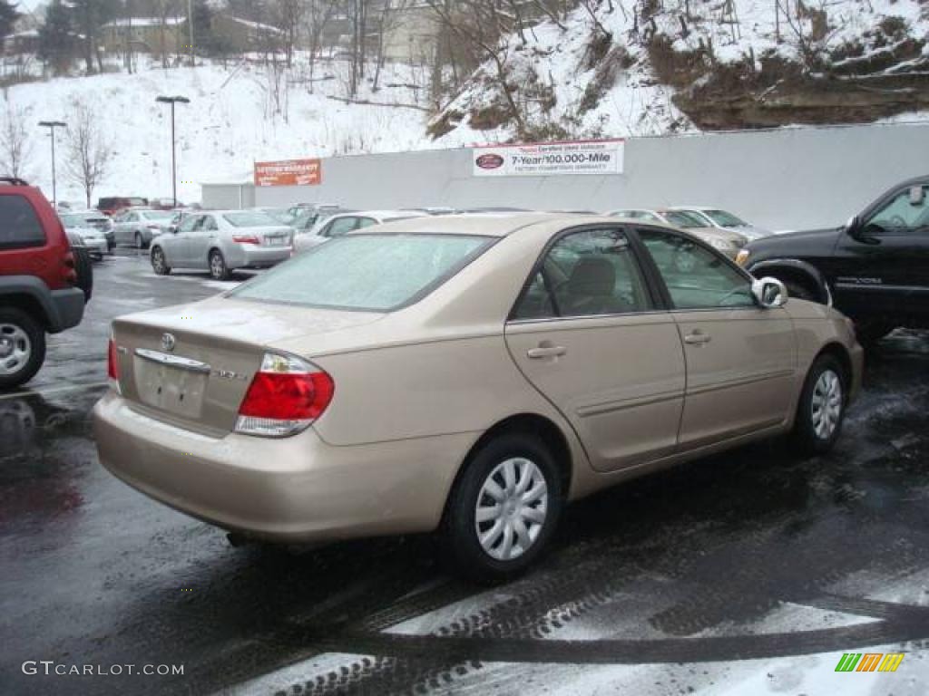 2005 Camry LE - Desert Sand Mica / Taupe photo #5