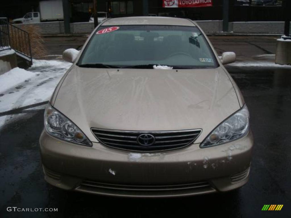 2005 Camry LE - Desert Sand Mica / Taupe photo #7