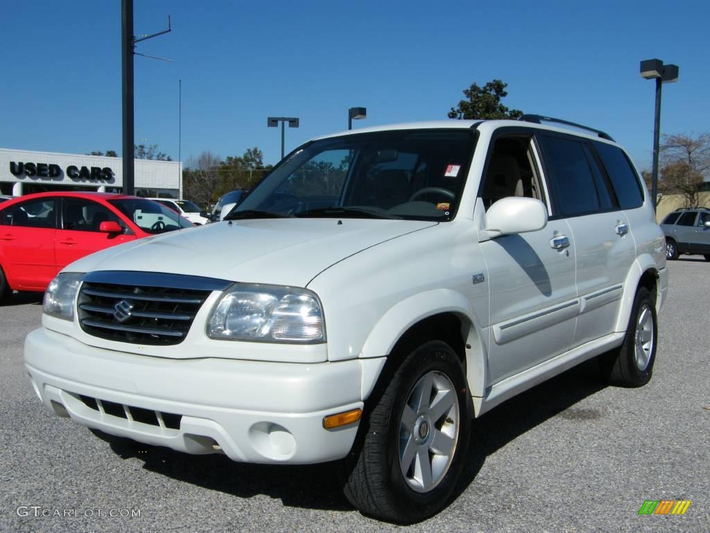 White Pearl Suzuki XL7