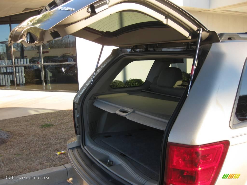 2005 Grand Cherokee Laredo 4x4 - Light Khaki Metallic / Khaki photo #26