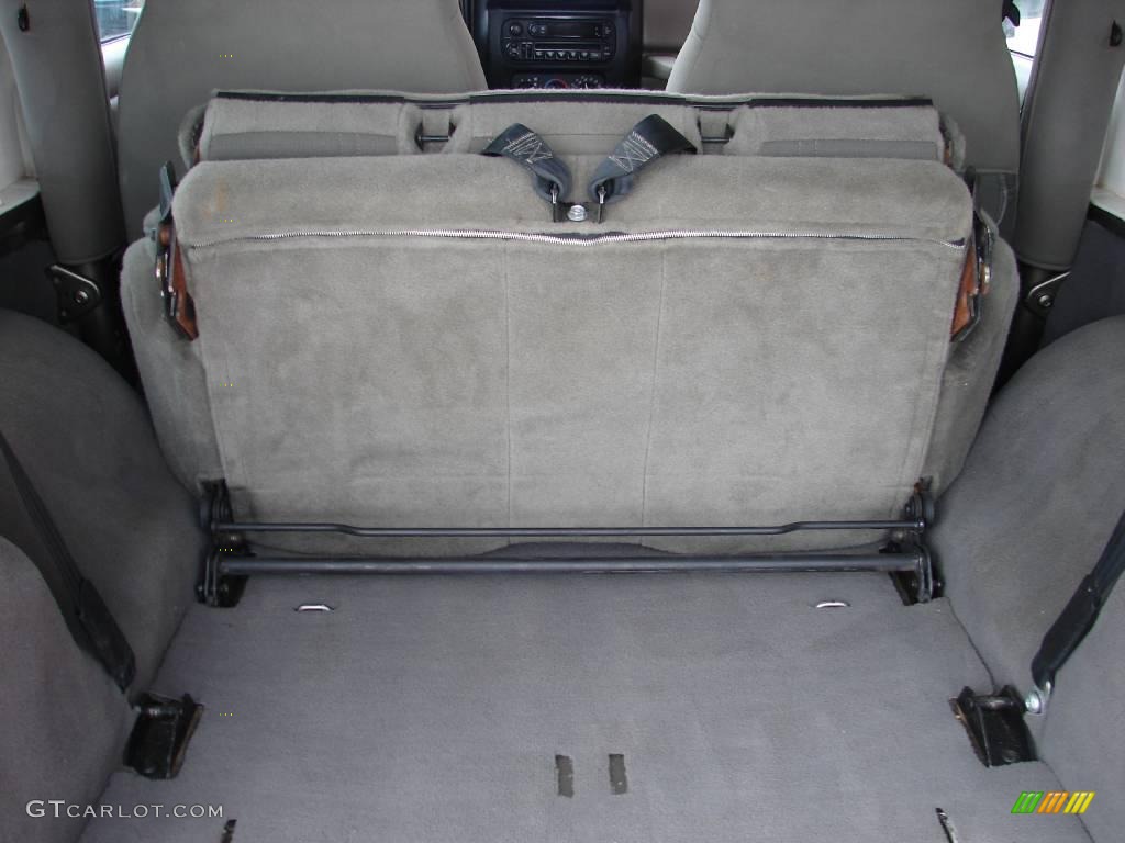 2004 Wrangler Sahara 4x4 - Light Khaki Metallic / Khaki photo #22