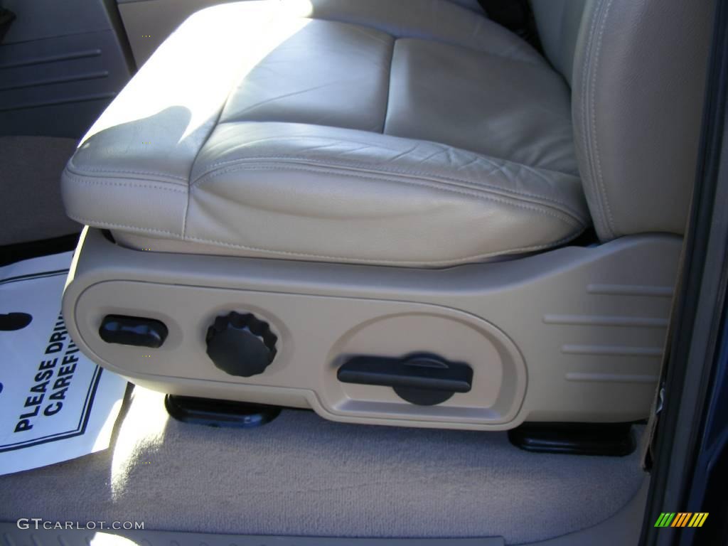 2008 F150 Lariat SuperCrew - Dark Blue Pearl Metallic / Tan photo #37