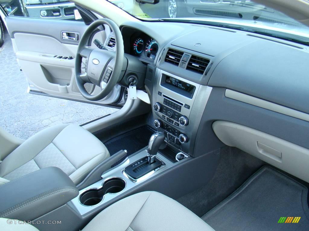 2010 Fusion SE - Brilliant Silver Metallic / Medium Light Stone photo #12