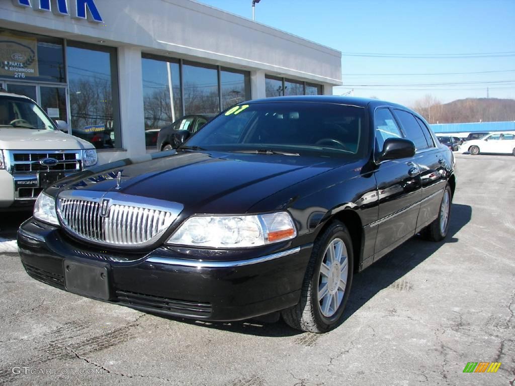 2007 Town Car Executive L - Black / Black photo #1