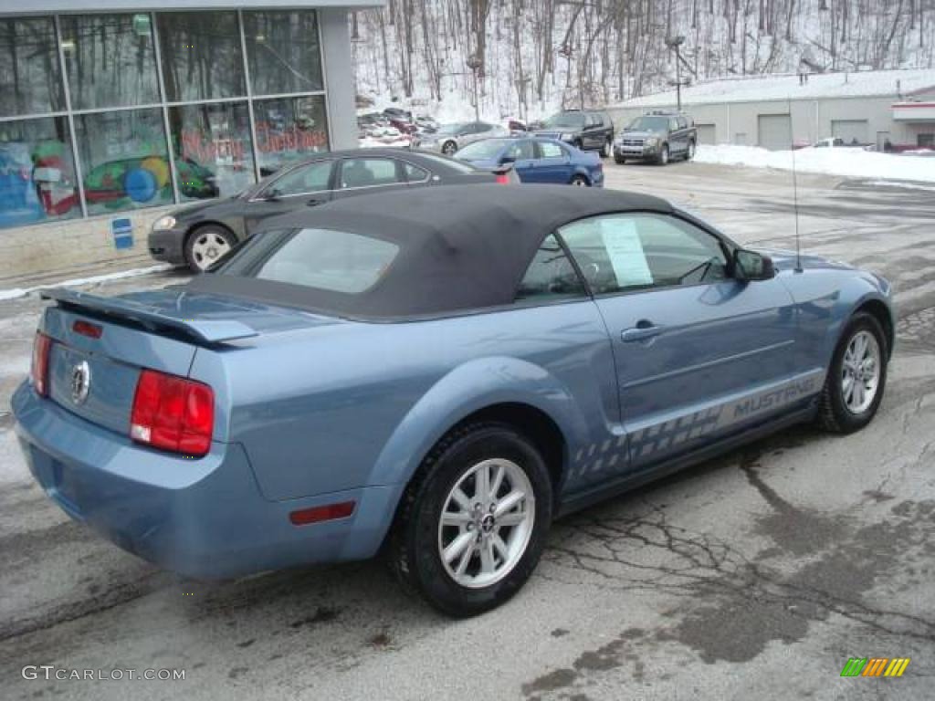 2006 Mustang V6 Deluxe Convertible - Windveil Blue Metallic / Light Graphite photo #2