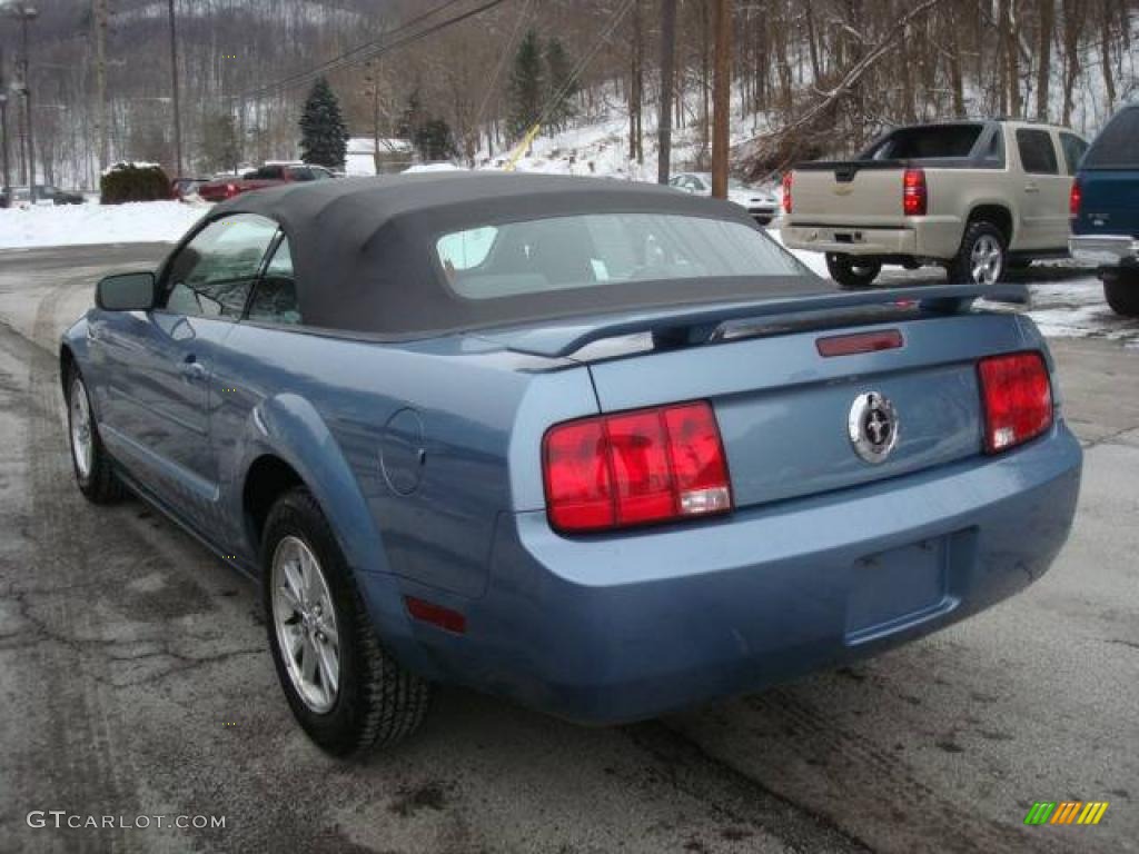 2006 Mustang V6 Deluxe Convertible - Windveil Blue Metallic / Light Graphite photo #4