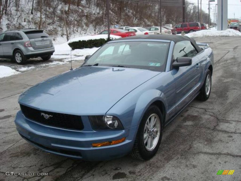 2006 Mustang V6 Deluxe Convertible - Windveil Blue Metallic / Light Graphite photo #5