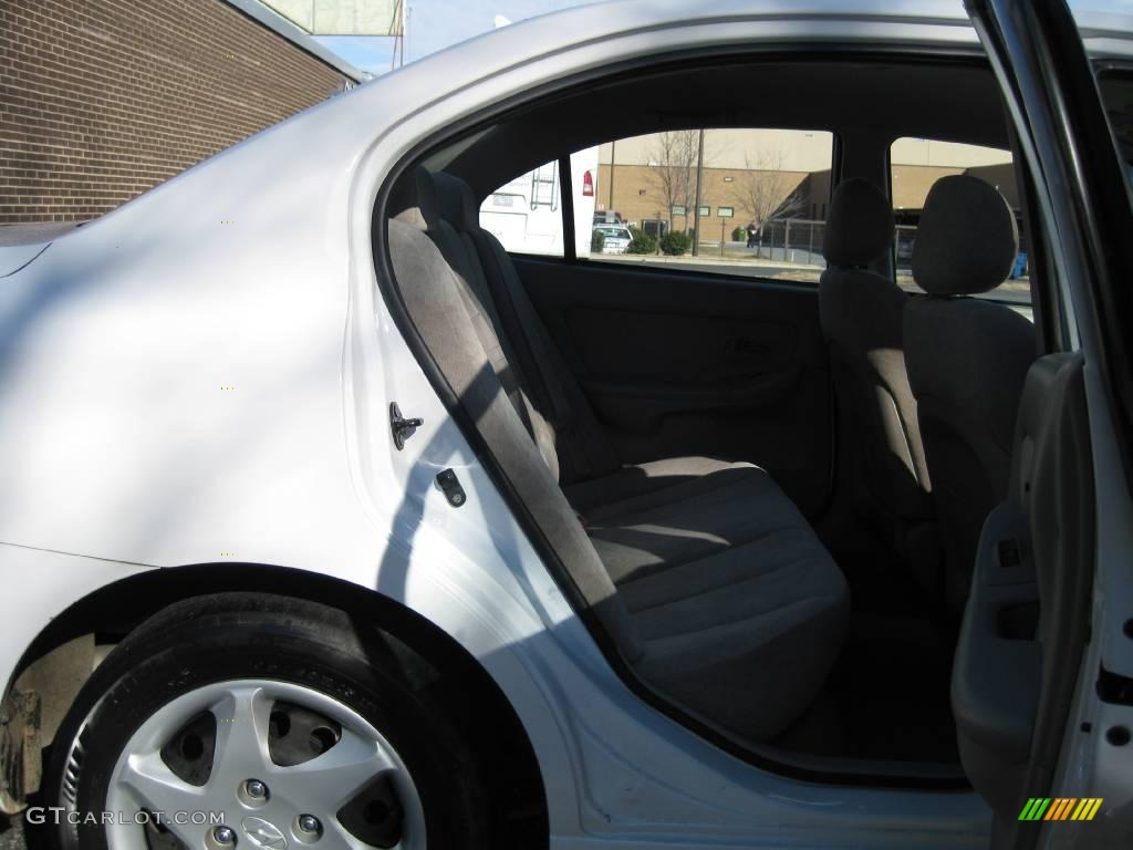 2004 Elantra GLS Sedan - Nordic White / Beige photo #23