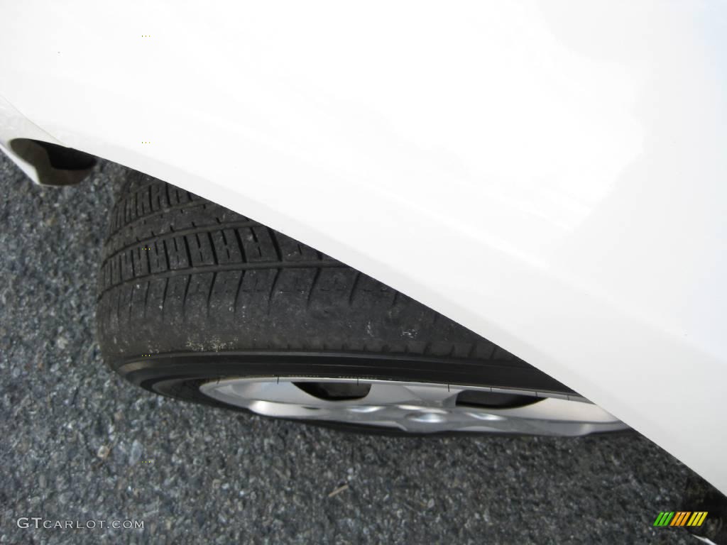 2004 Elantra GLS Sedan - Nordic White / Beige photo #26