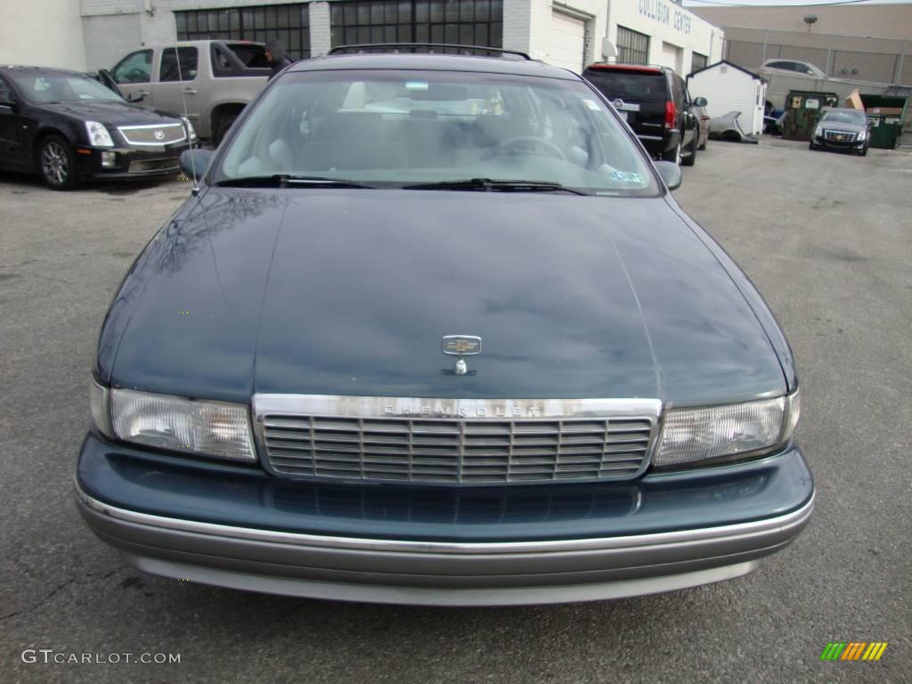 1994 Caprice Wagon - Medium Adriatic Blue Metallic / Gray photo #3