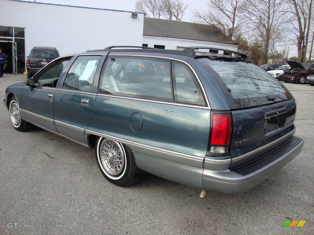 1994 Caprice Wagon - Medium Adriatic Blue Metallic / Gray photo #9