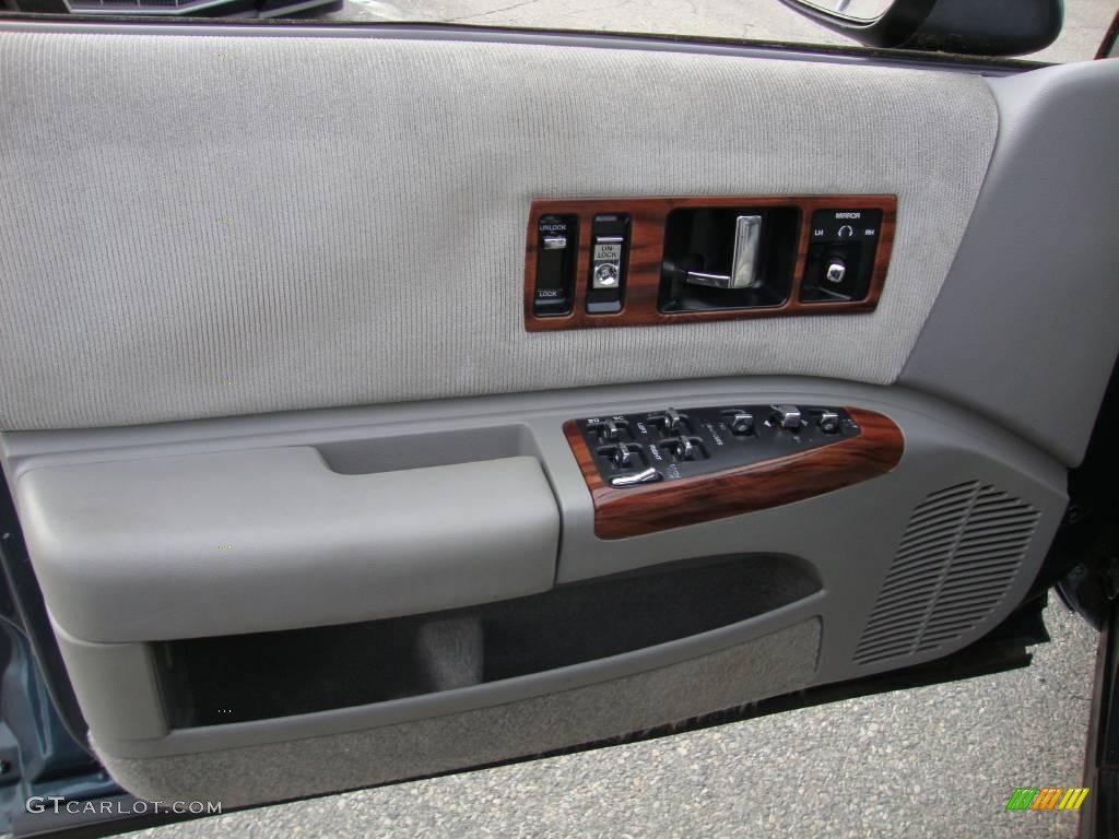 1994 Caprice Wagon - Medium Adriatic Blue Metallic / Gray photo #13