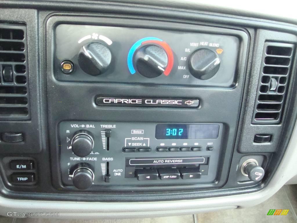 1994 Caprice Wagon - Medium Adriatic Blue Metallic / Gray photo #31