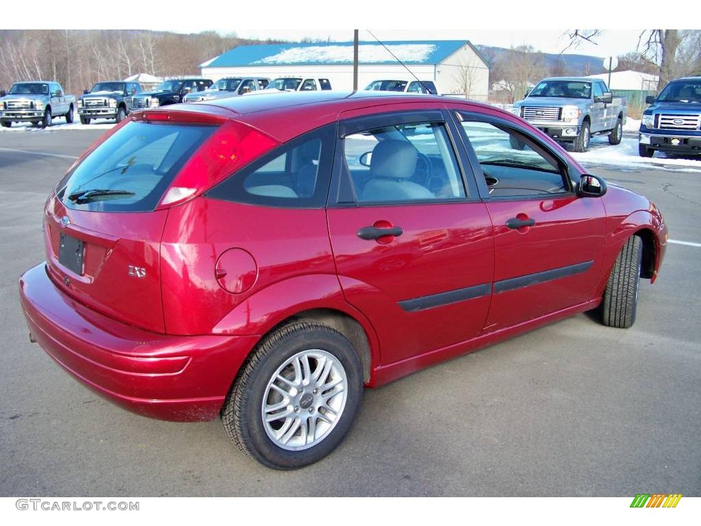 2003 Focus ZX5 Hatchback - Sangria Red Metallic / Medium Graphite photo #5