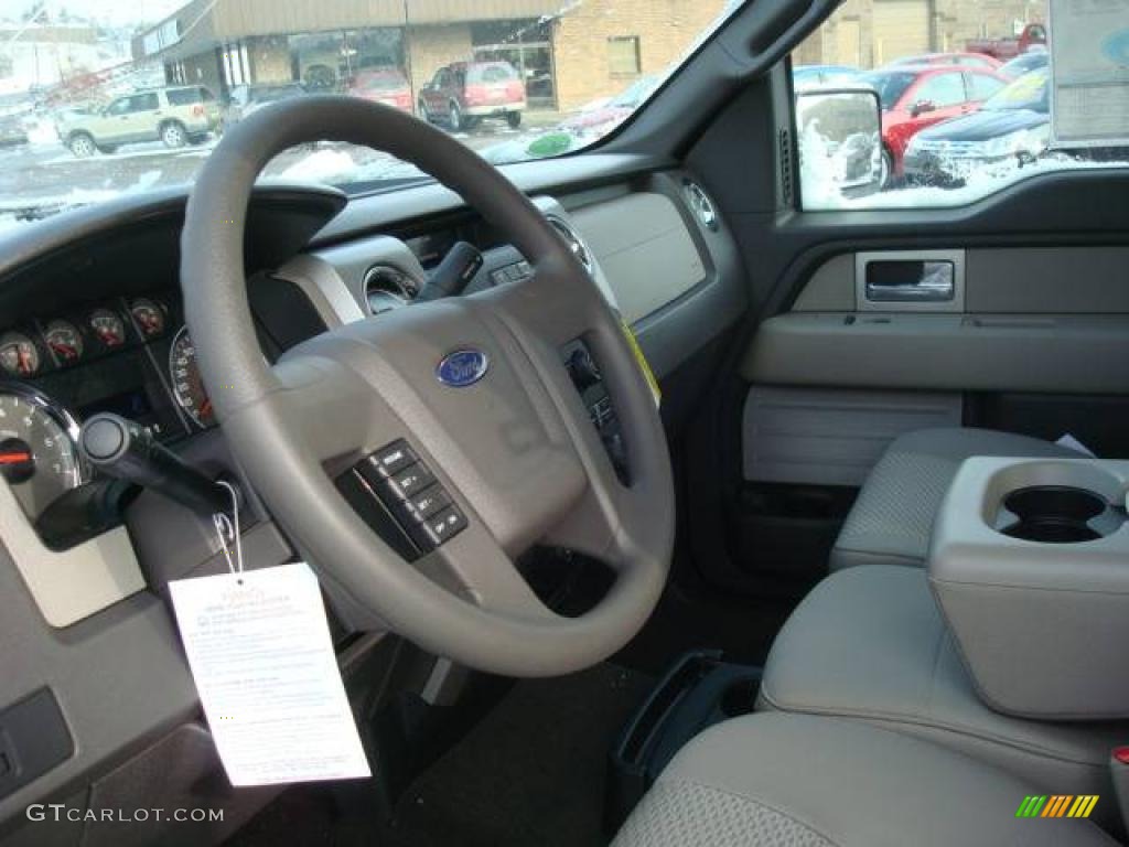 2010 F150 STX SuperCab 4x4 - Dark Blue Pearl Metallic / Medium Stone photo #14