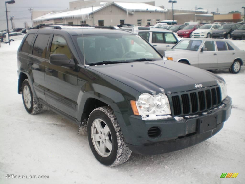 2005 Grand Cherokee Laredo 4x4 - Deep Beryl Green Pearl / Khaki photo #11