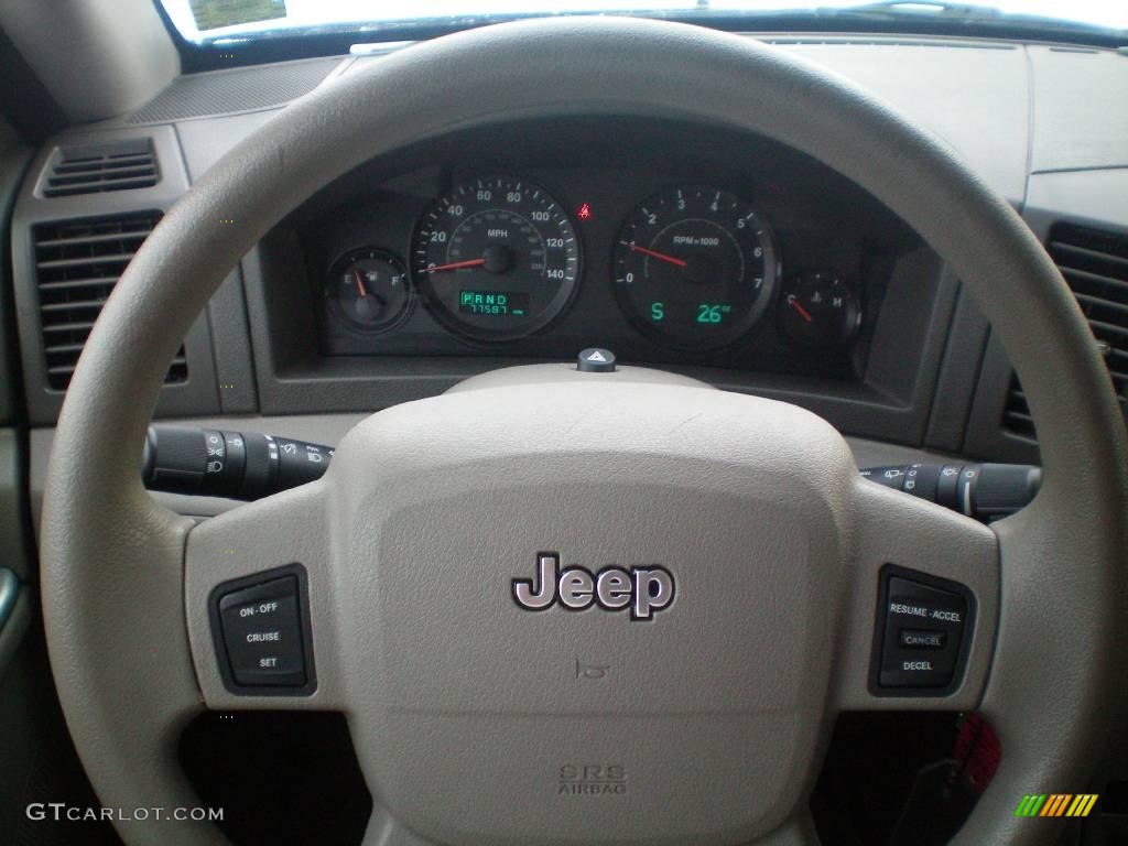 2005 Grand Cherokee Laredo 4x4 - Deep Beryl Green Pearl / Khaki photo #22