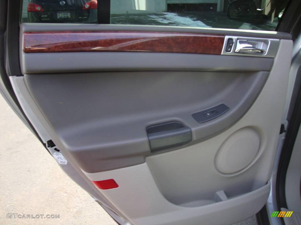 2004 Pacifica  - Bright Silver Metallic / Light Taupe photo #23