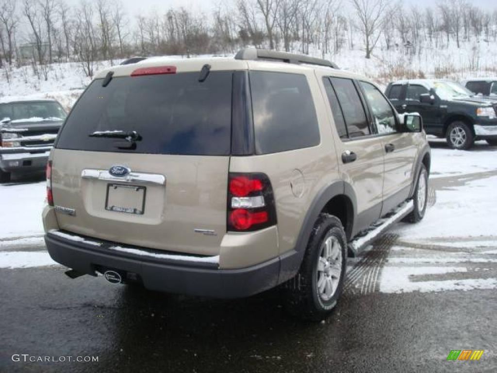 2006 Explorer XLT 4x4 - Pueblo Gold Metallic / Camel photo #3