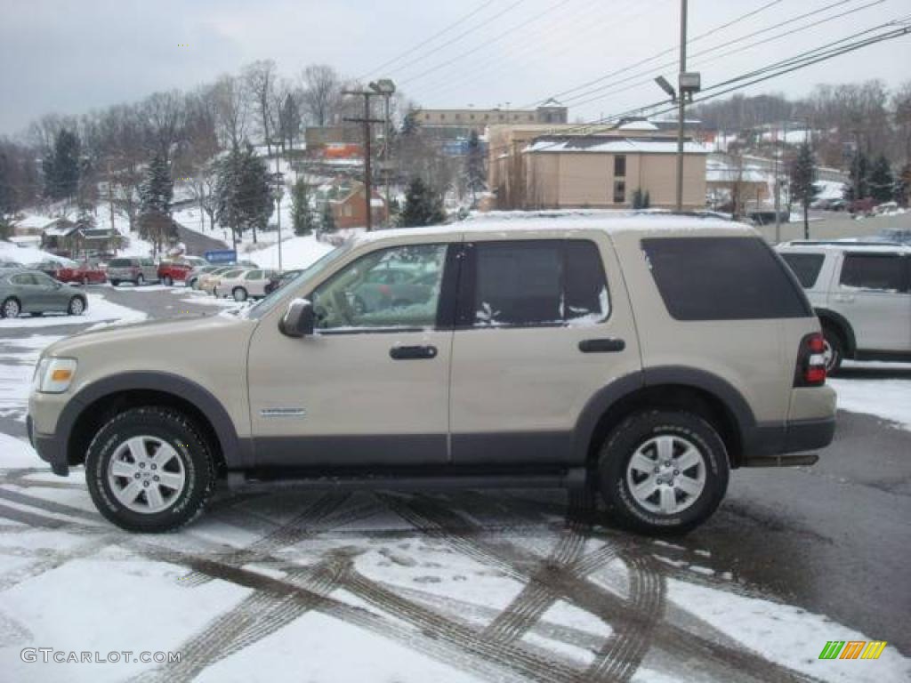 2006 Explorer XLT 4x4 - Pueblo Gold Metallic / Camel photo #6