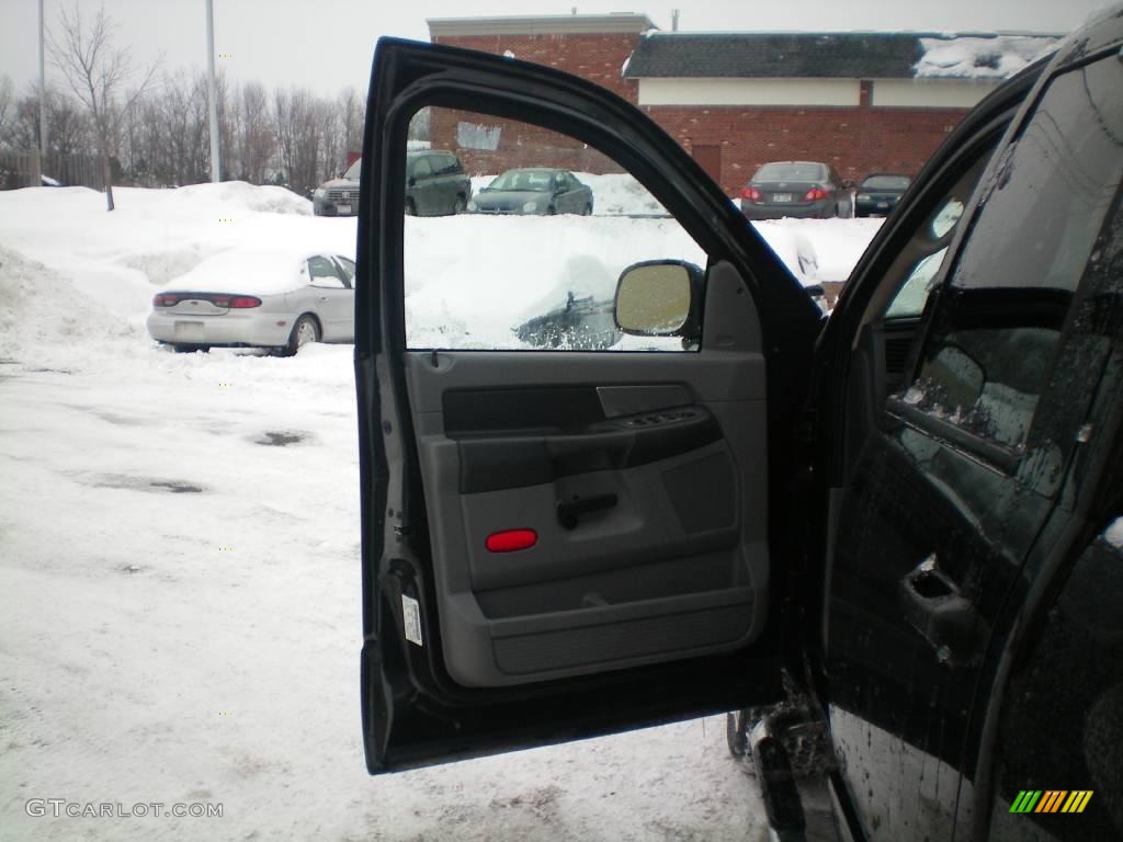 2007 Ram 1500 ST Quad Cab 4x4 - Brilliant Black Crystal Pearl / Medium Slate Gray photo #16