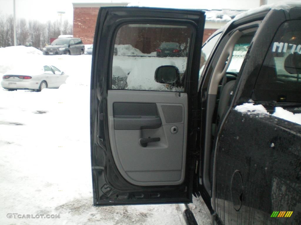 2007 Ram 1500 ST Quad Cab 4x4 - Brilliant Black Crystal Pearl / Medium Slate Gray photo #17