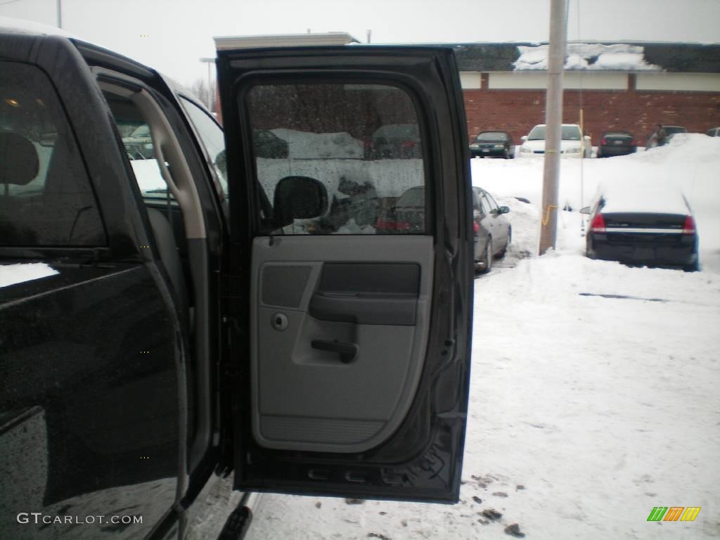 2007 Ram 1500 ST Quad Cab 4x4 - Brilliant Black Crystal Pearl / Medium Slate Gray photo #19