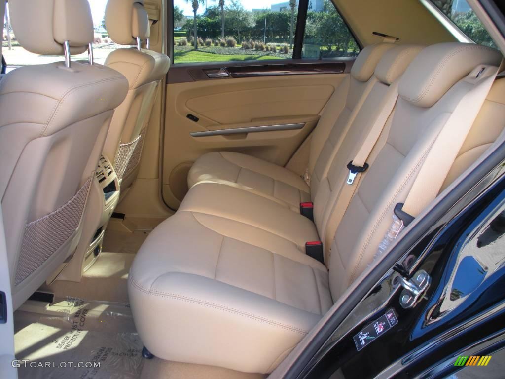 2010 ML 350 - Black / Cashmere photo #13