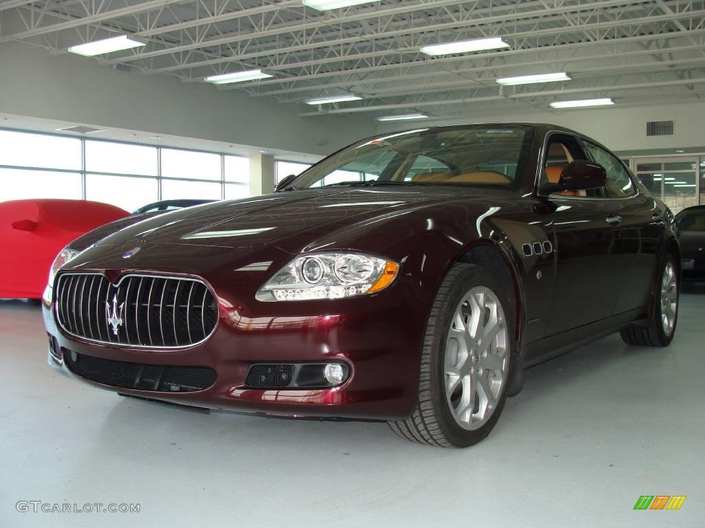 Bordeaux Pontevecchio (Dark Red) Maserati Quattroporte