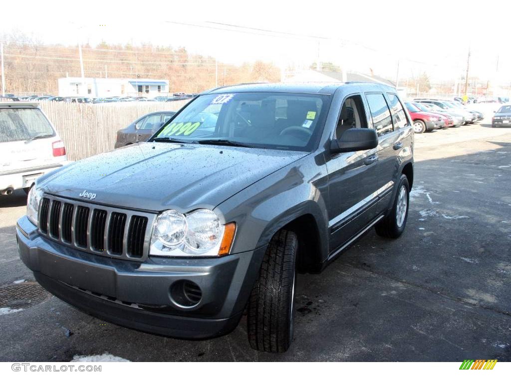 2007 Grand Cherokee Laredo 4x4 - Light Graystone Pearl / Medium Slate Gray photo #1