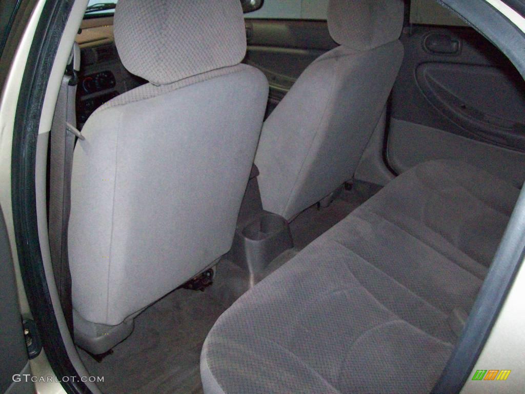 2004 Stratus SXT Sedan - Light Almond Pearl Metallic / Sandstone photo #19