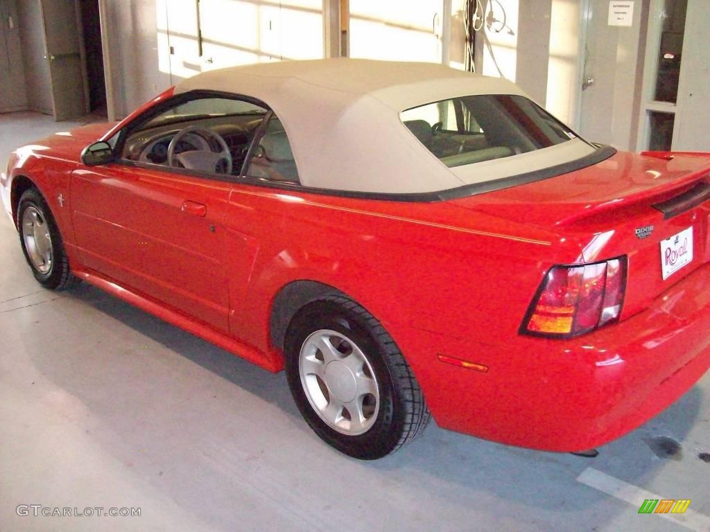 2000 Mustang V6 Convertible - Performance Red / Medium Parchment photo #4