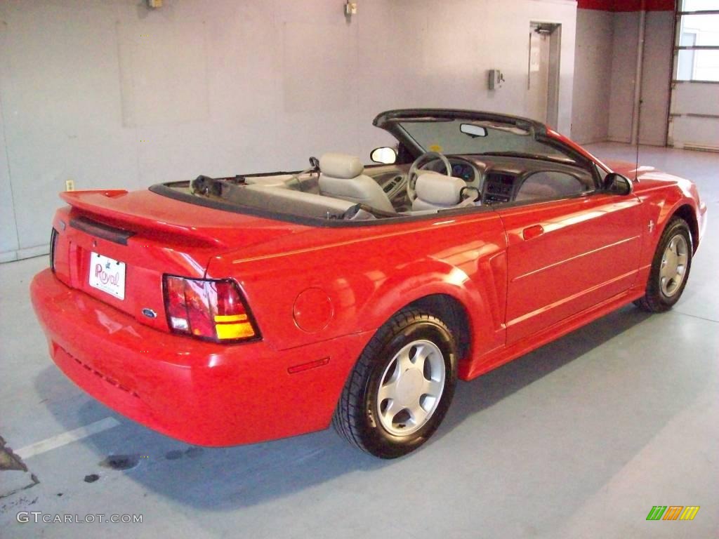 2000 Mustang V6 Convertible - Performance Red / Medium Parchment photo #12