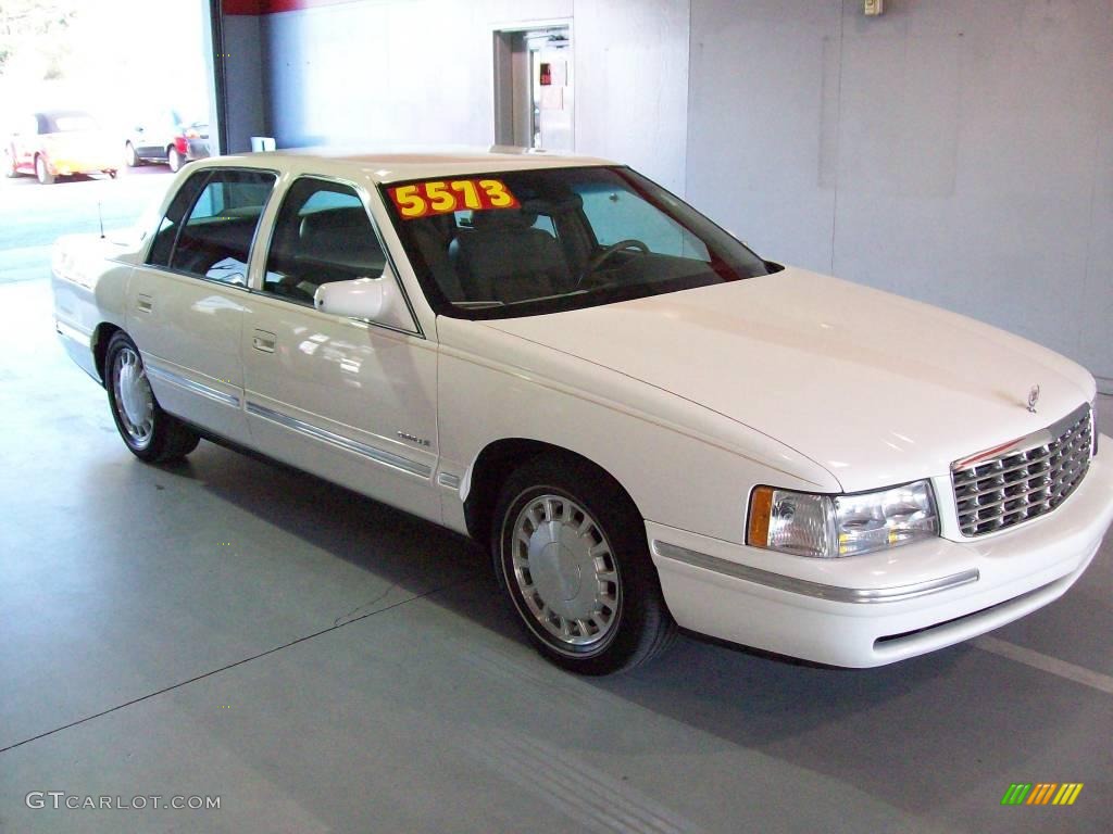 1999 DeVille Sedan - Cotillion White / Neutral Shale photo #1