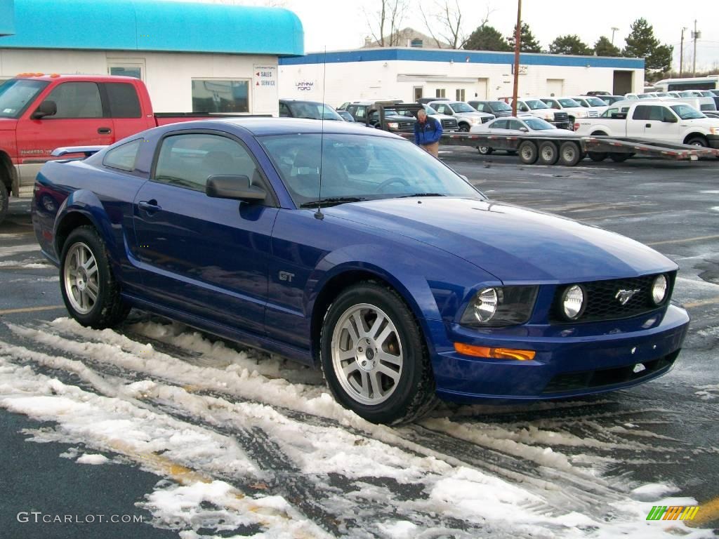 2005 Mustang GT Deluxe Coupe - Sonic Blue Metallic / Dark Charcoal photo #2