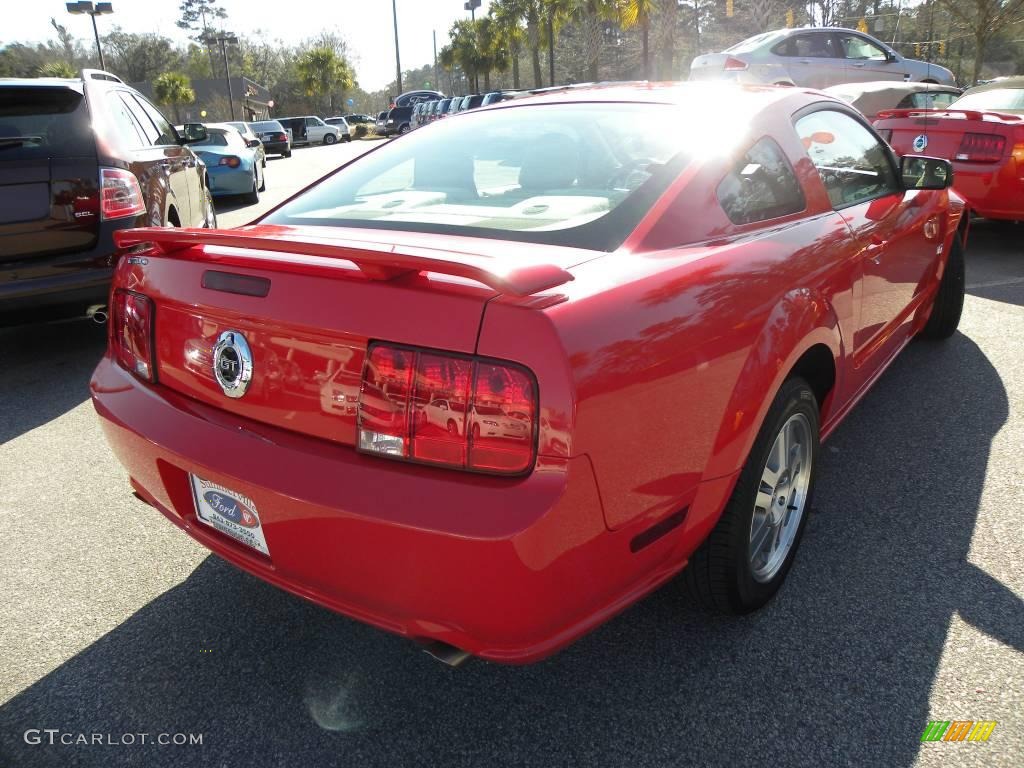 2006 Mustang GT Deluxe Coupe - Torch Red / Light Parchment photo #10