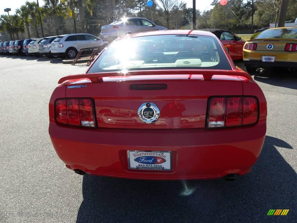 2006 Mustang GT Deluxe Coupe - Torch Red / Light Parchment photo #11