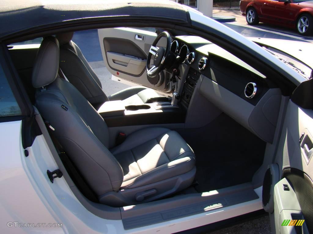 2008 Mustang V6 Premium Convertible - Performance White / Light Graphite photo #10