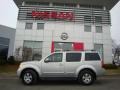 2006 Silver Lightning Metallic Nissan Pathfinder SE 4x4  photo #6