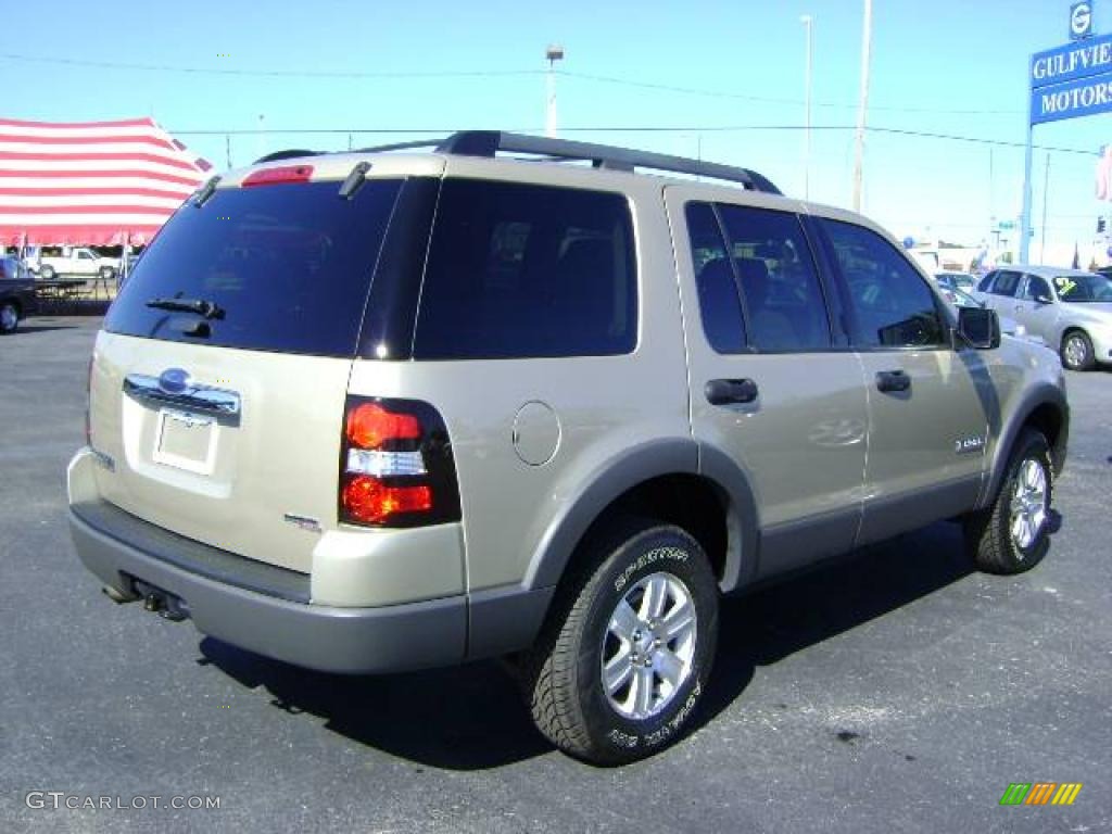 2006 Explorer XLT - Pueblo Gold Metallic / Camel photo #5