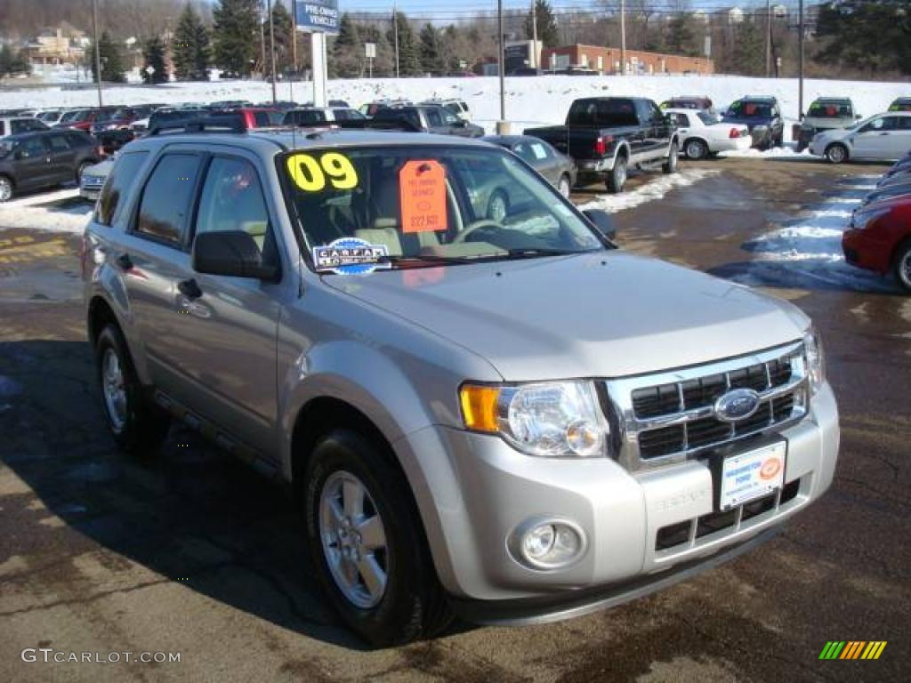 2009 Escape XLT V6 4WD - Brilliant Silver Metallic / Stone photo #6