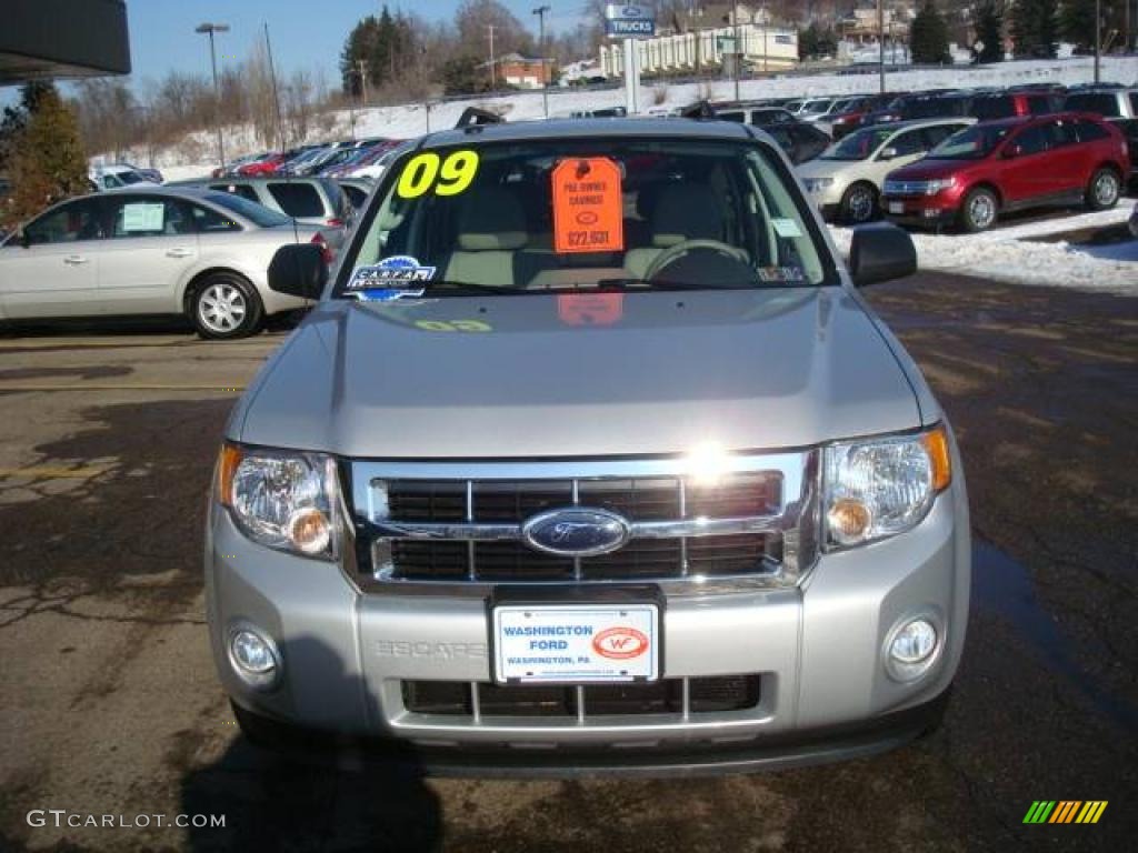 2009 Escape XLT V6 4WD - Brilliant Silver Metallic / Stone photo #10