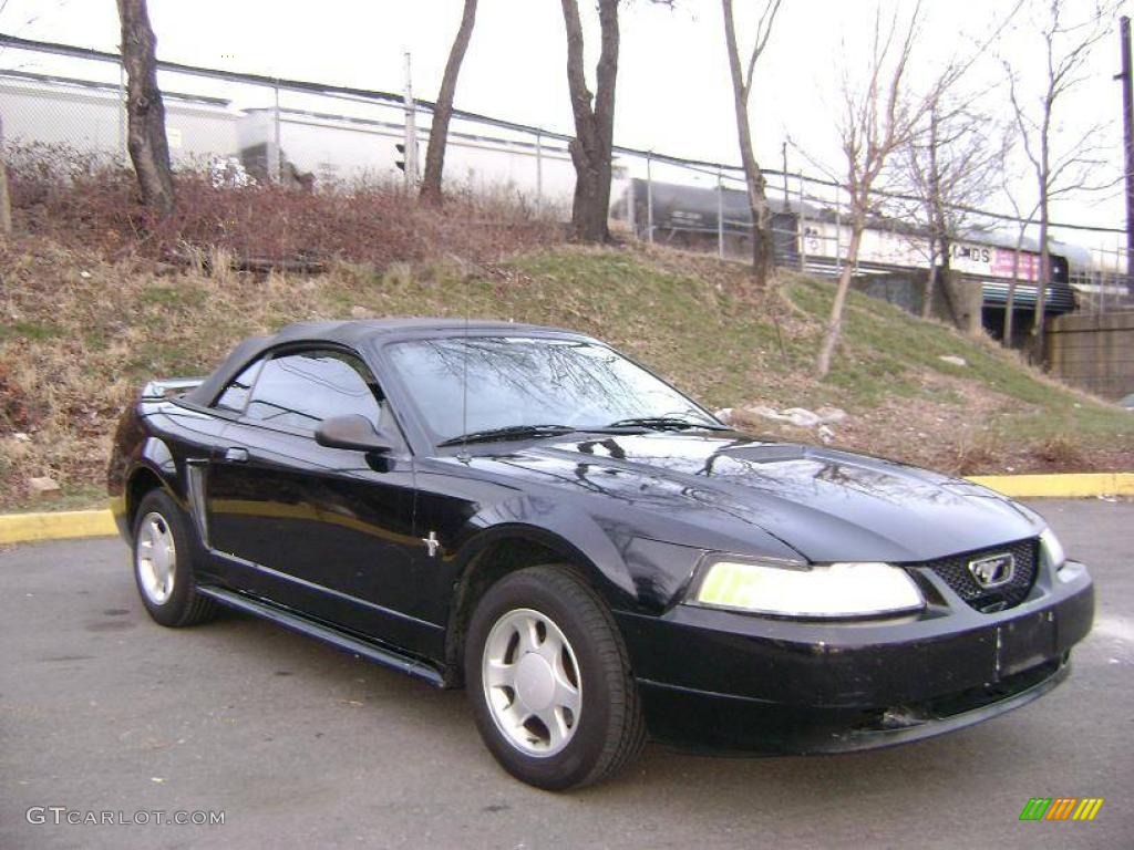 2000 Mustang V6 Convertible - Black / Medium Graphite photo #4