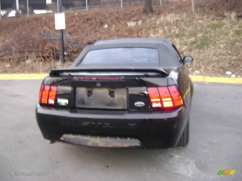 2000 Mustang V6 Convertible - Black / Medium Graphite photo #6