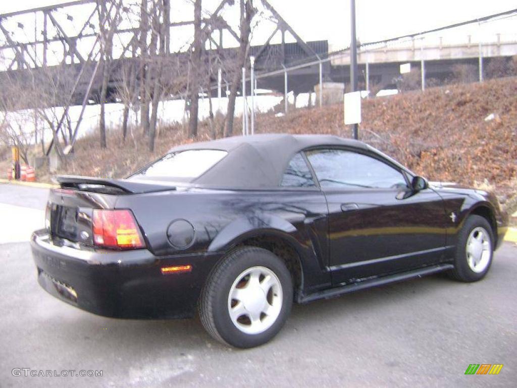 2000 Mustang V6 Convertible - Black / Medium Graphite photo #7