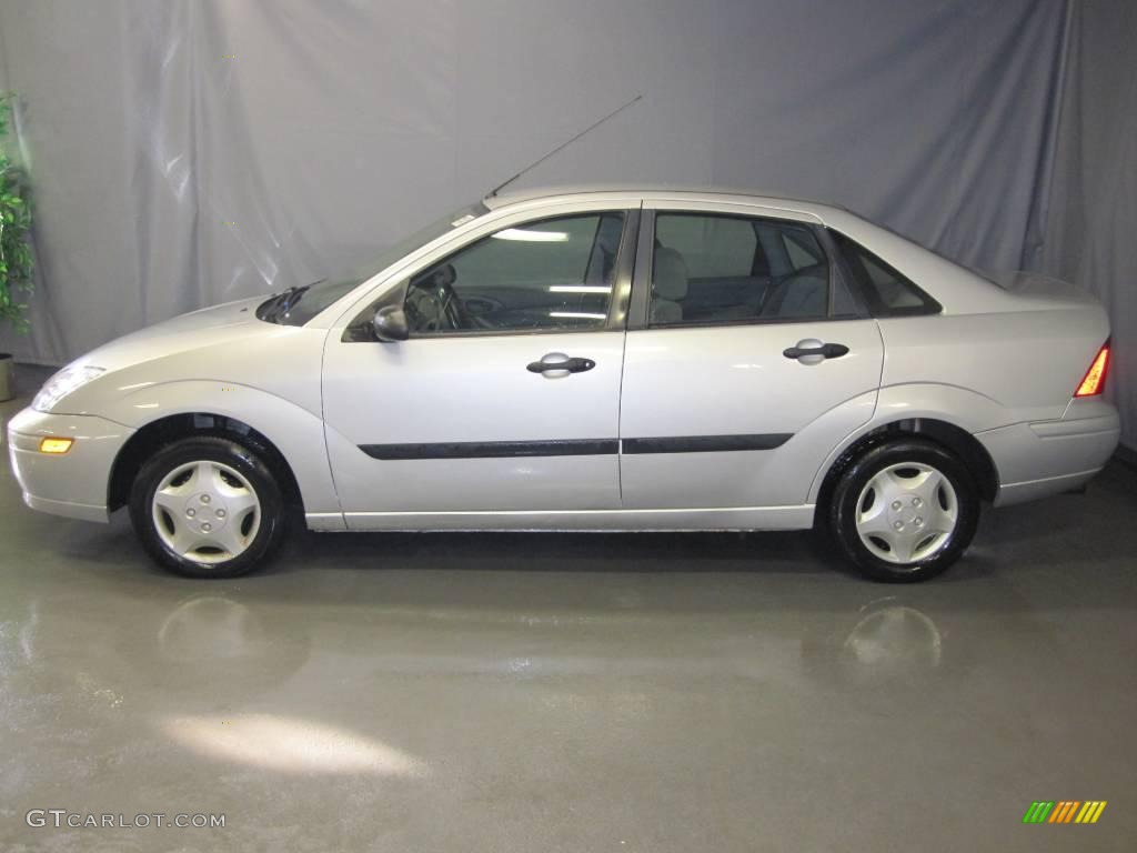 2002 Focus LX Sedan - CD Silver Metallic / Medium Graphite photo #2