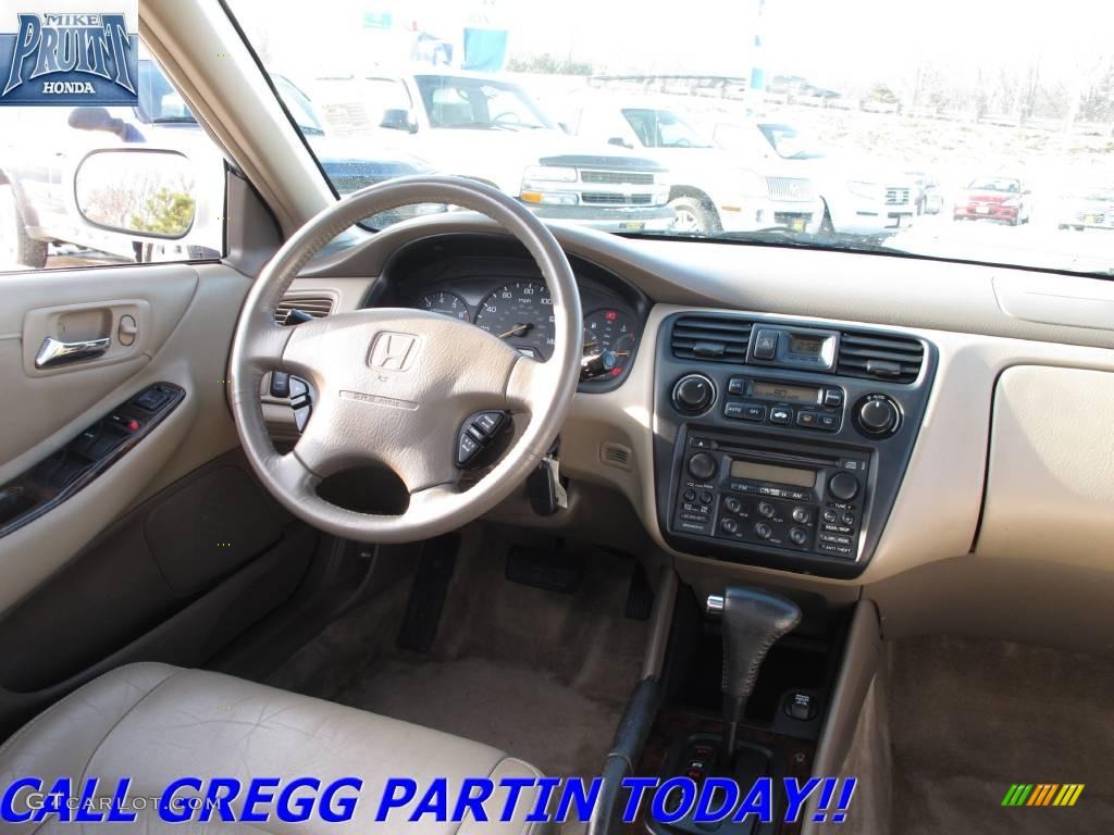 1998 Accord EX V6 Sedan - Taffeta White / Ivory photo #16