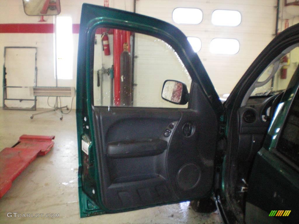 2004 Liberty Sport 4x4 - Timberline Green Pearl / Dark Slate Gray photo #14